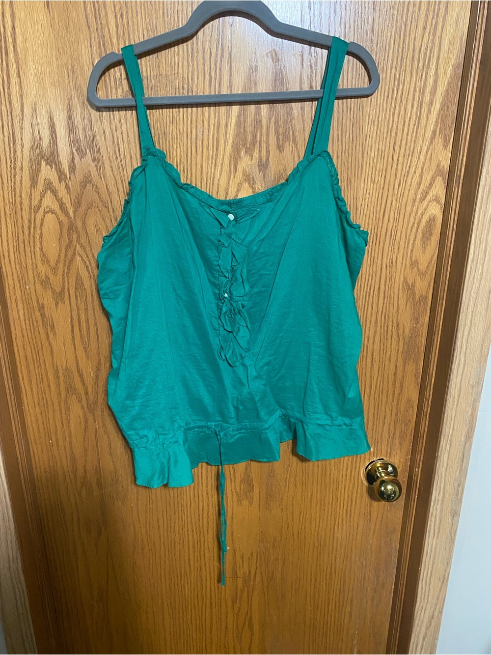 Cute ruffle top with a waist tie to make bigger or smaller